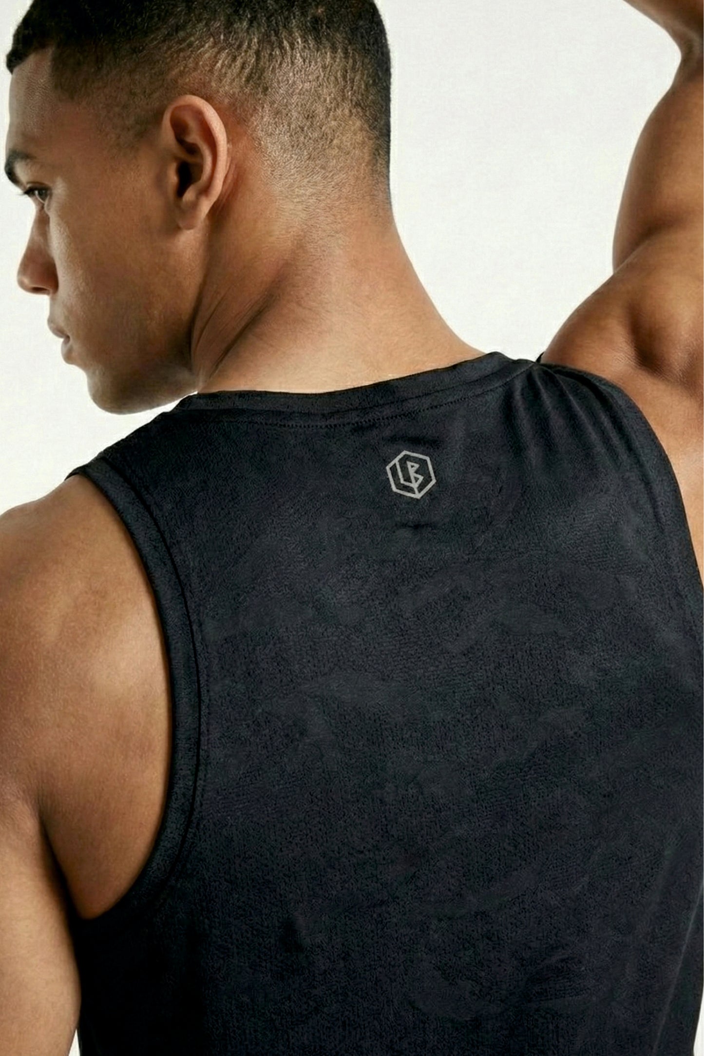 aeropulse tank (midnight black)